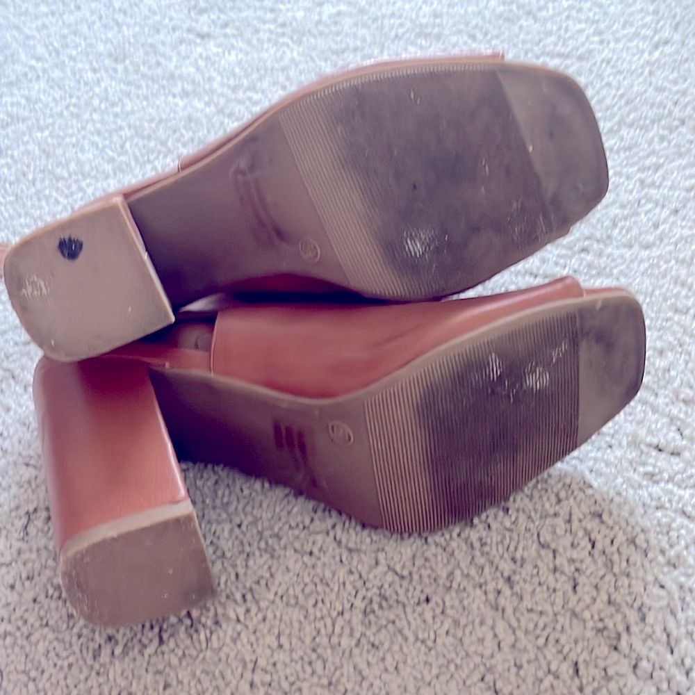 Heels - Size 8.5 - Picture 3 of 3